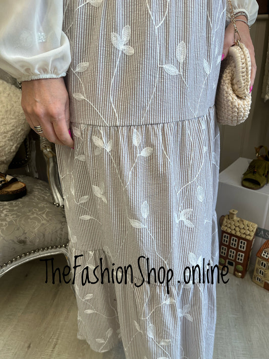 Carly mocha striped tiered maxi skirt 8-10, 12-14 and 16-18
