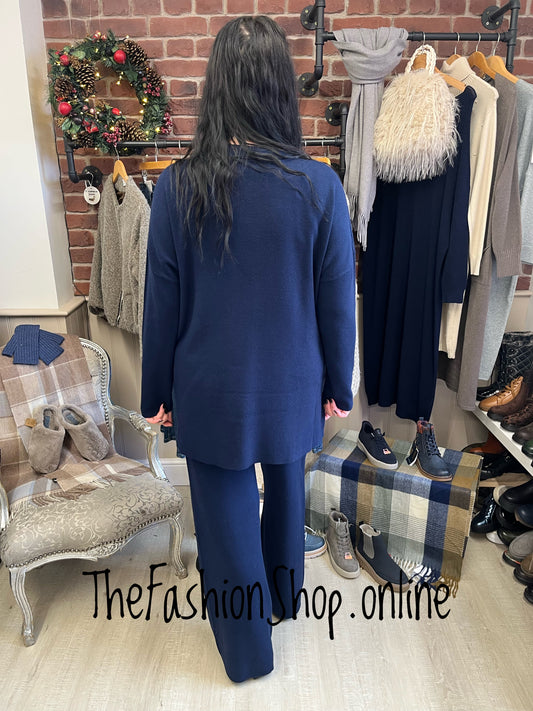 Lara navy co-ord set sizes 10-16 and 16-20