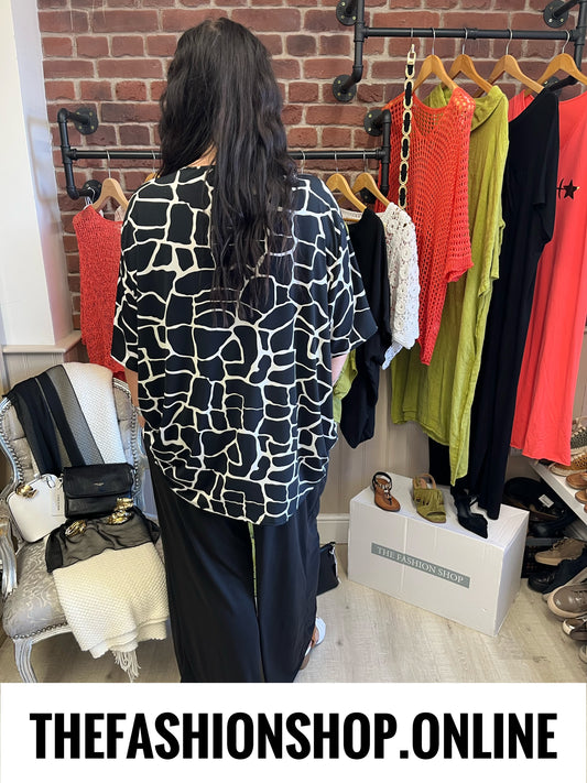 Luna black and white giraffe print top 14-22