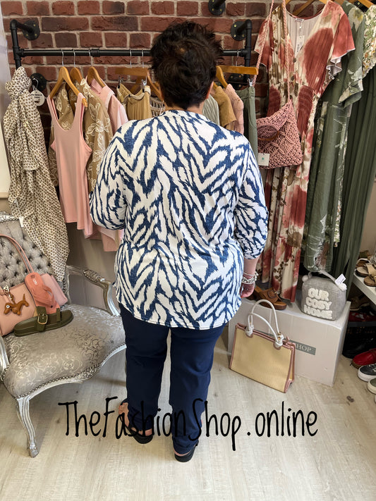 Jasmine textured tiger print blouse 14-22