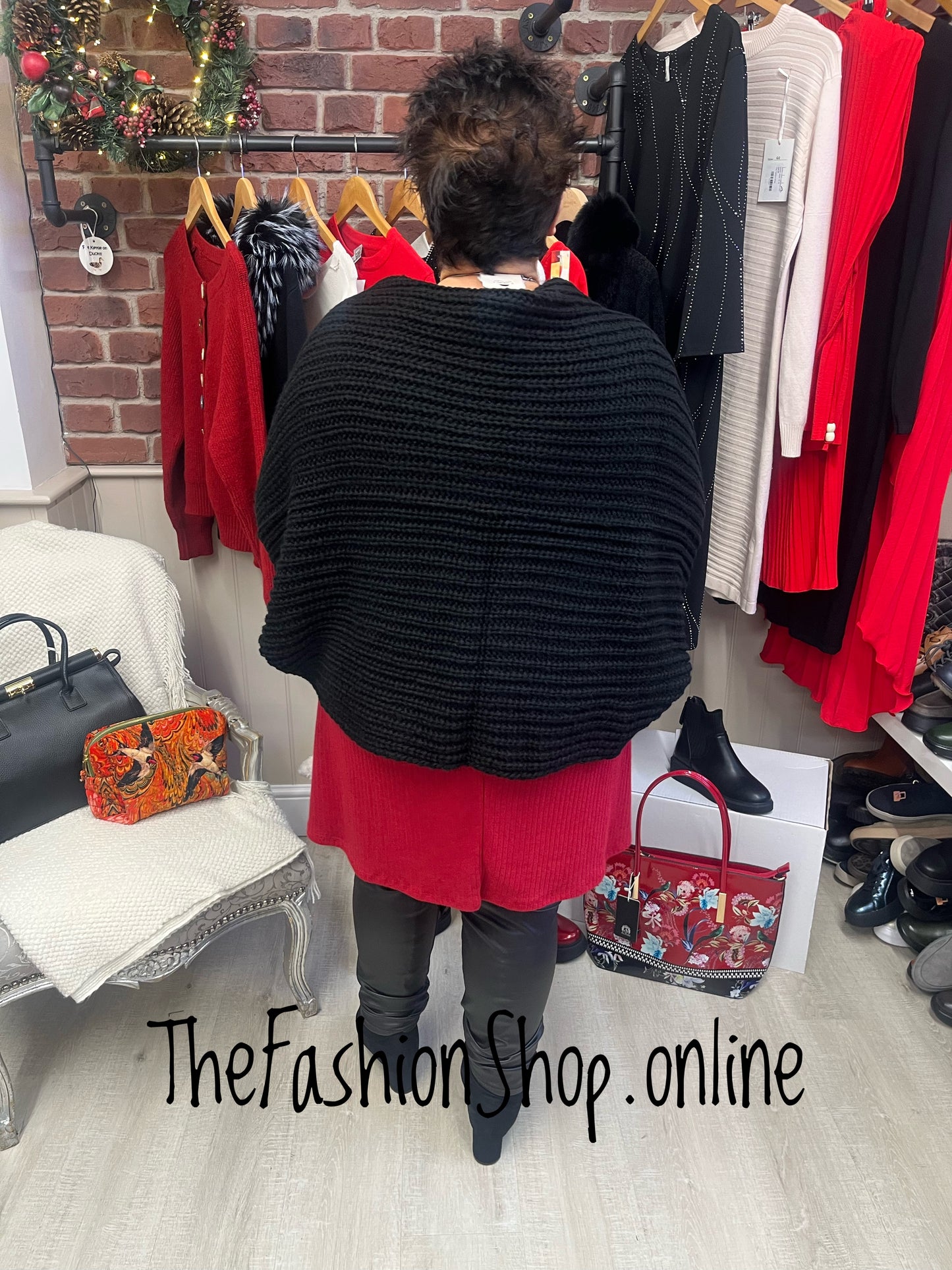 Black chunky knitted shrug - free size