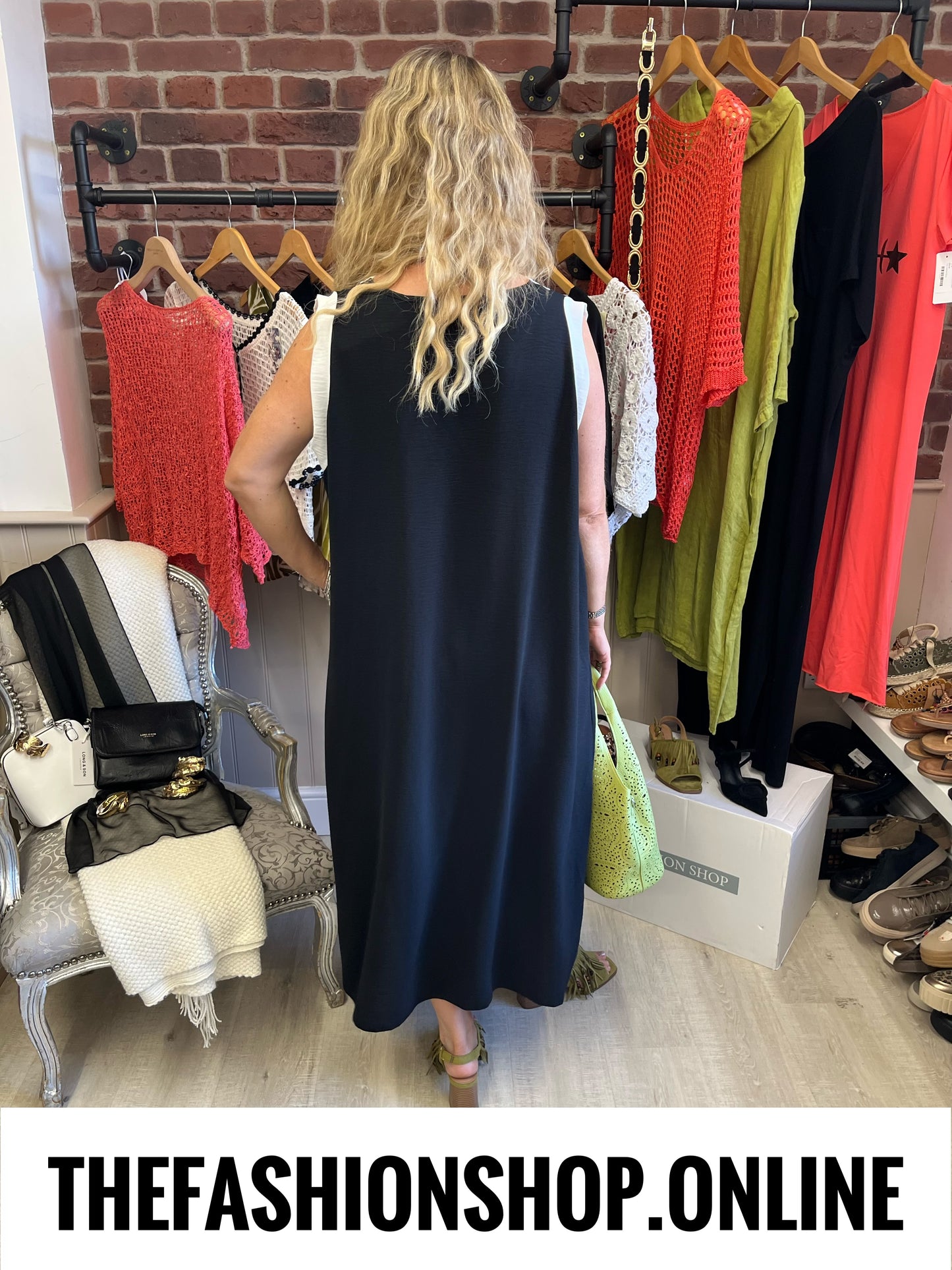 Cassandra black and white V neck dress 14-20