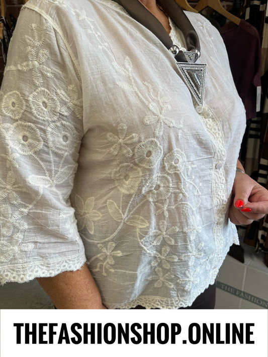 Alicia cream lace blouse 12-18