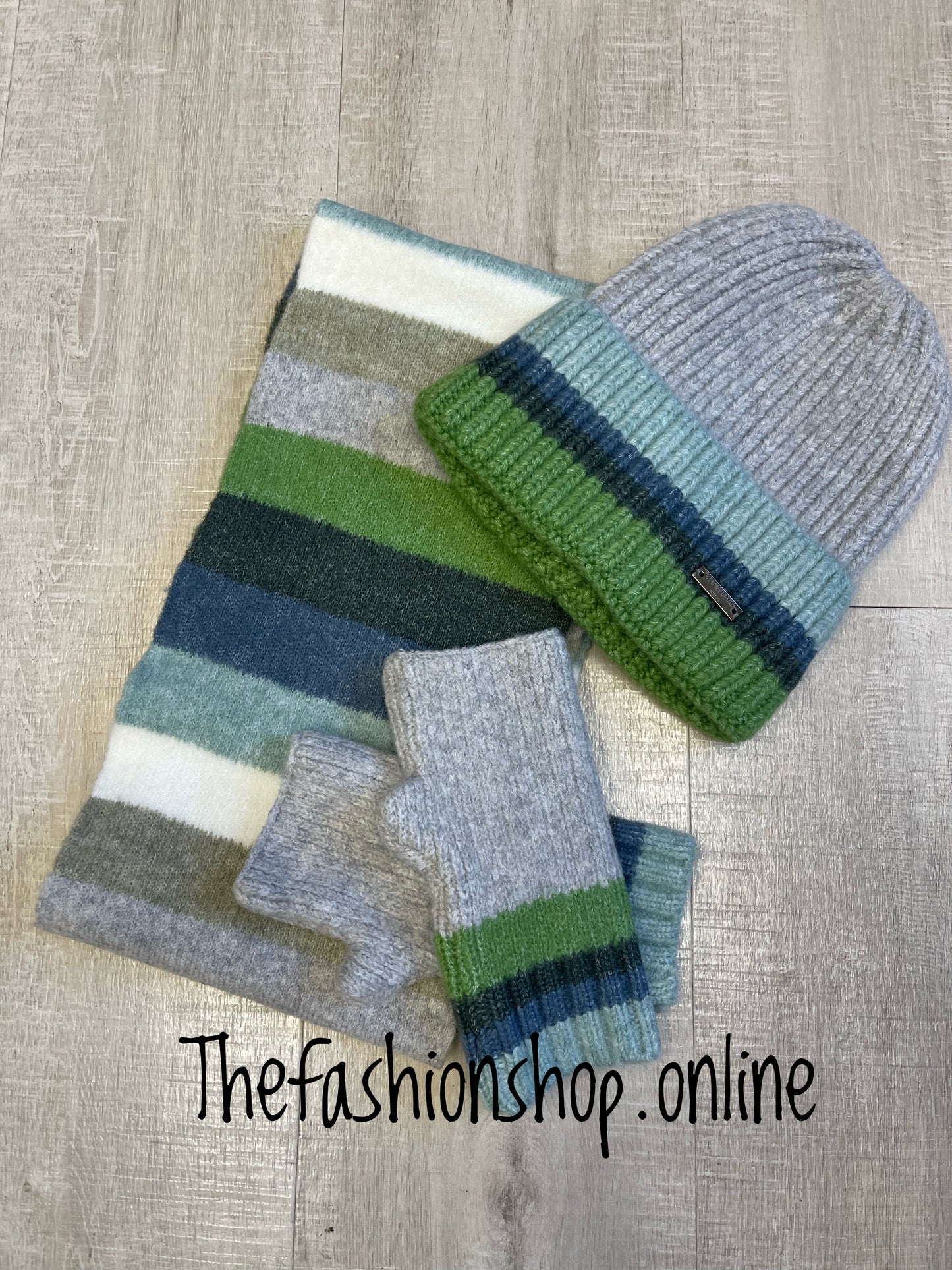 Red Cuckoo Hat Gloves And Scarf Set Green