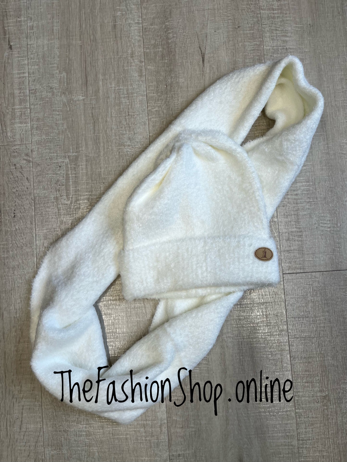 Huddy's Scarf and Hat Gift Set in Cream