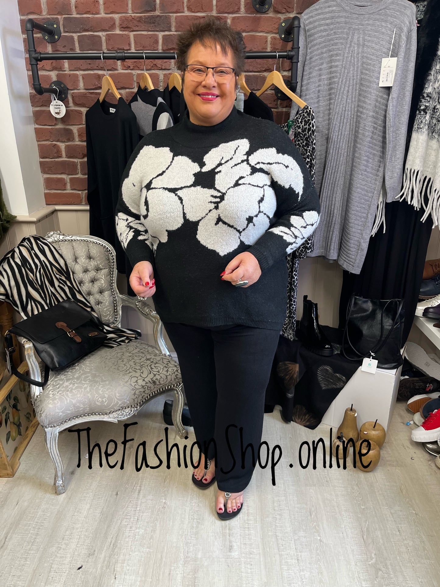 Wendy black floral jumper 16-22