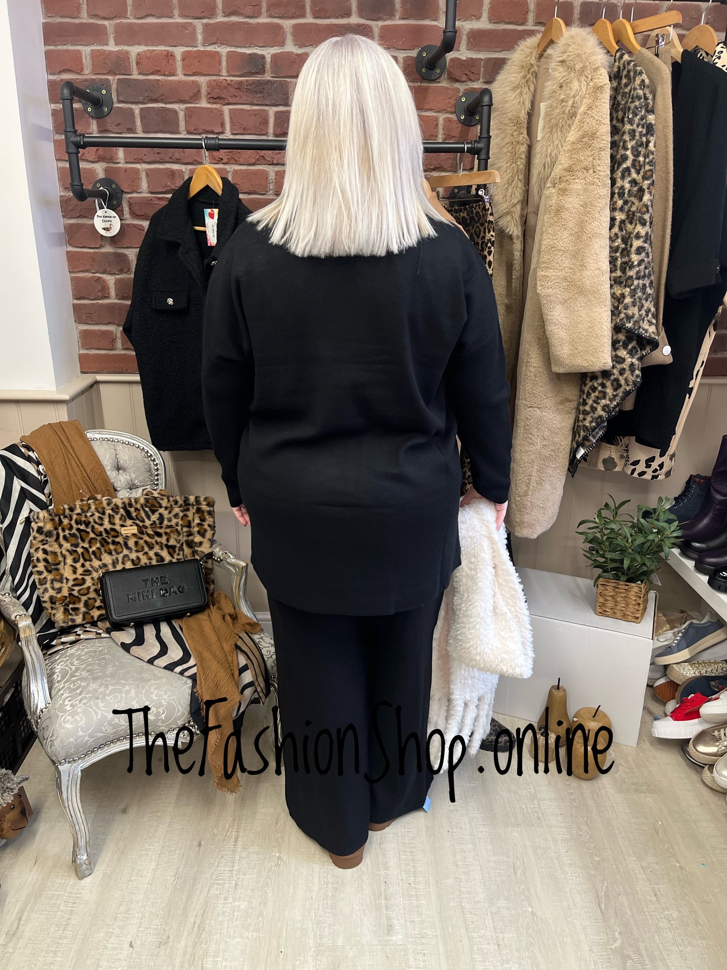 Lara black co-ord set sizes 10-16 and 16-20