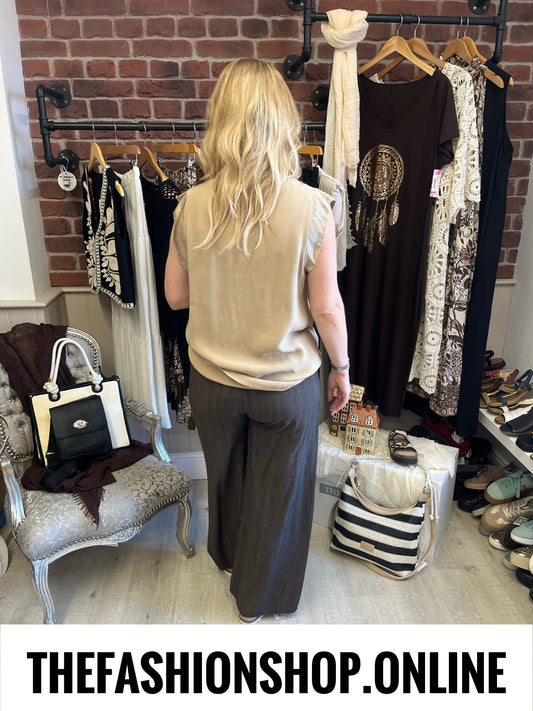 Nala sand V neck top 10-14