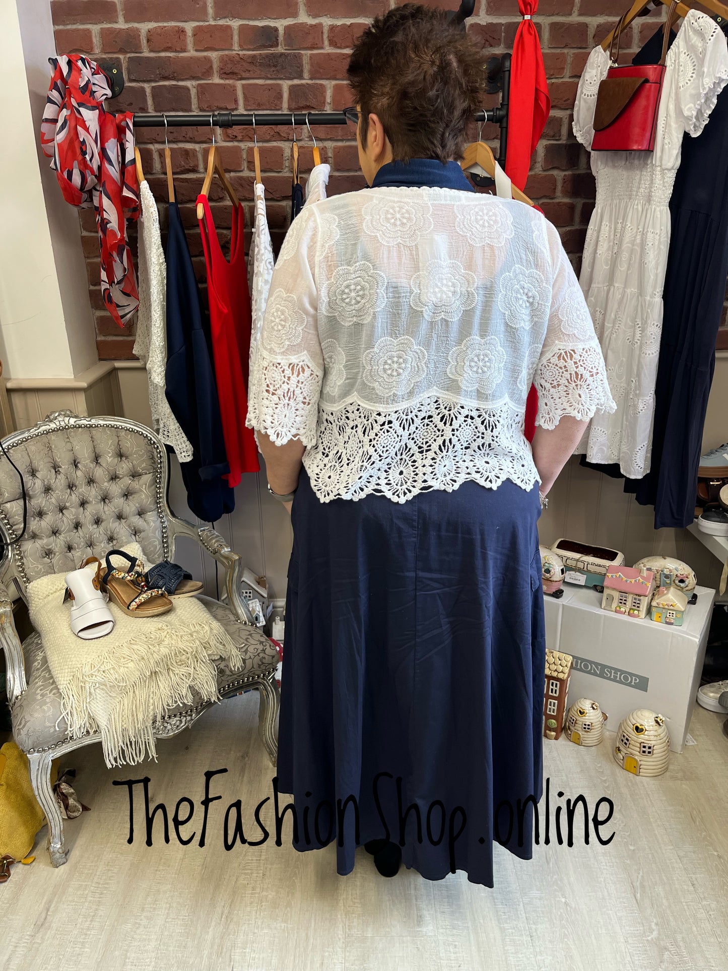 Sienna off white lace blouse 8-16