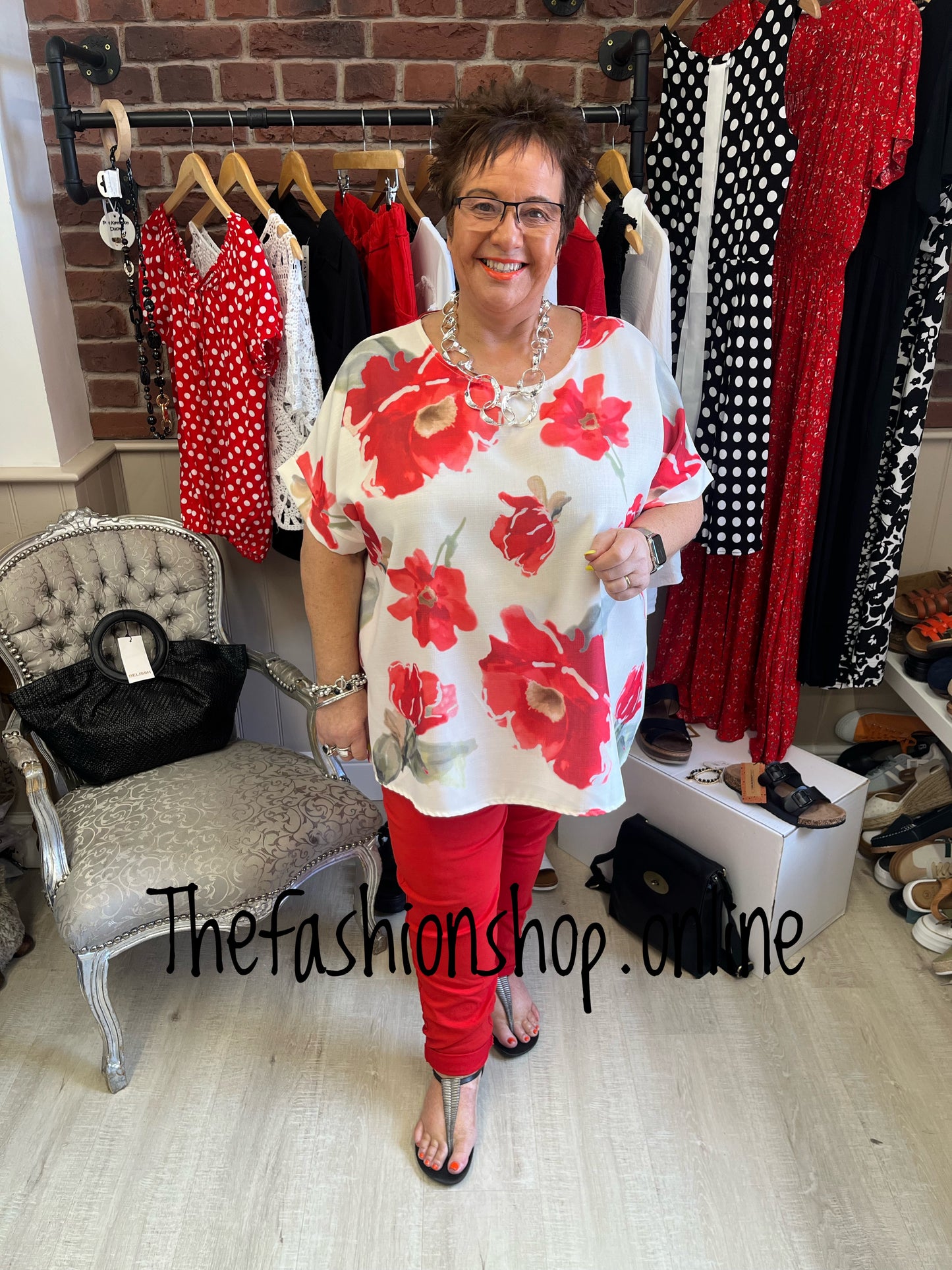 Mandy red linen mix roses top 16-22