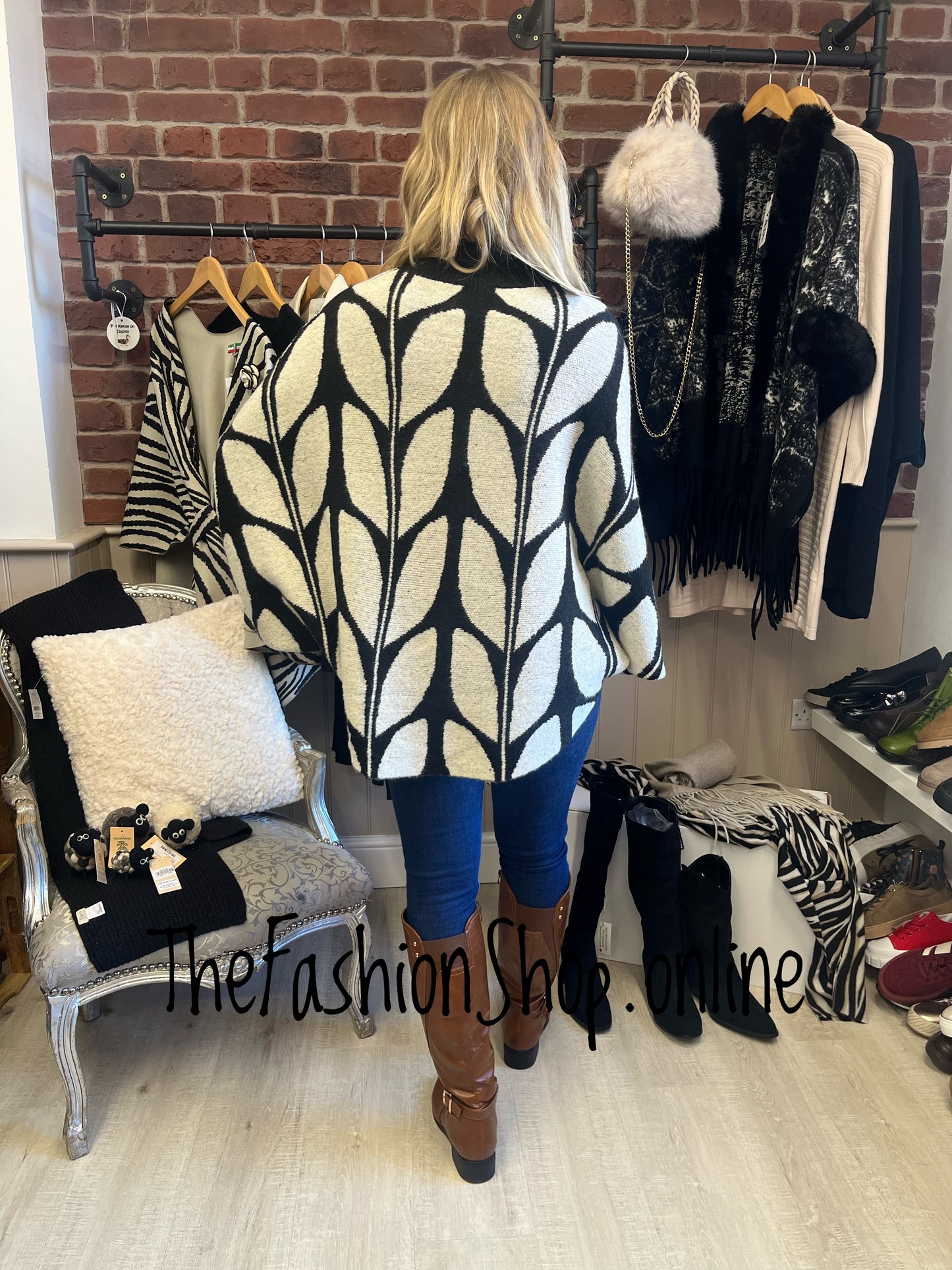Danni black and cream jumper- free size