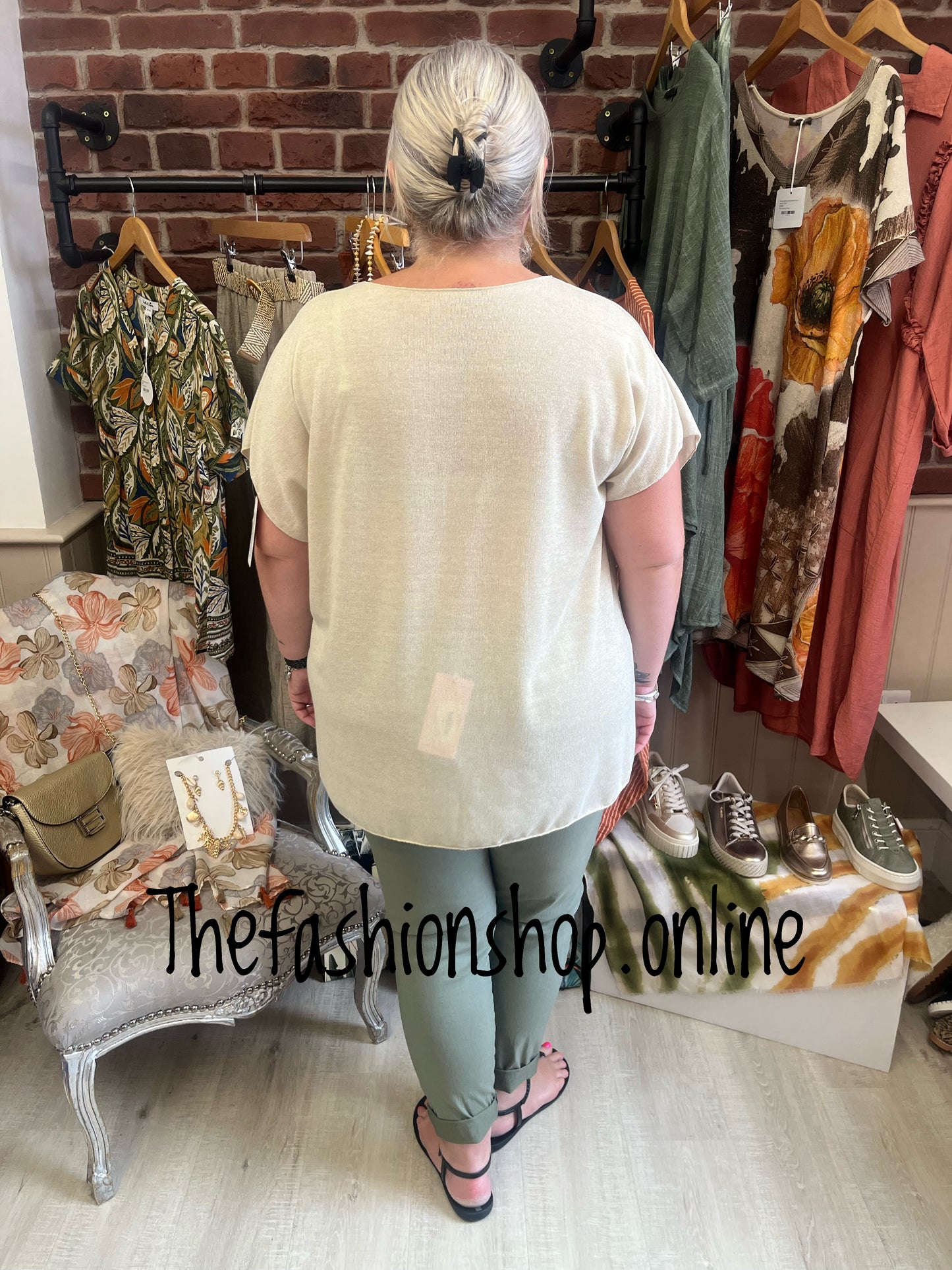 Rhianna bold oranges v neck top 16-22