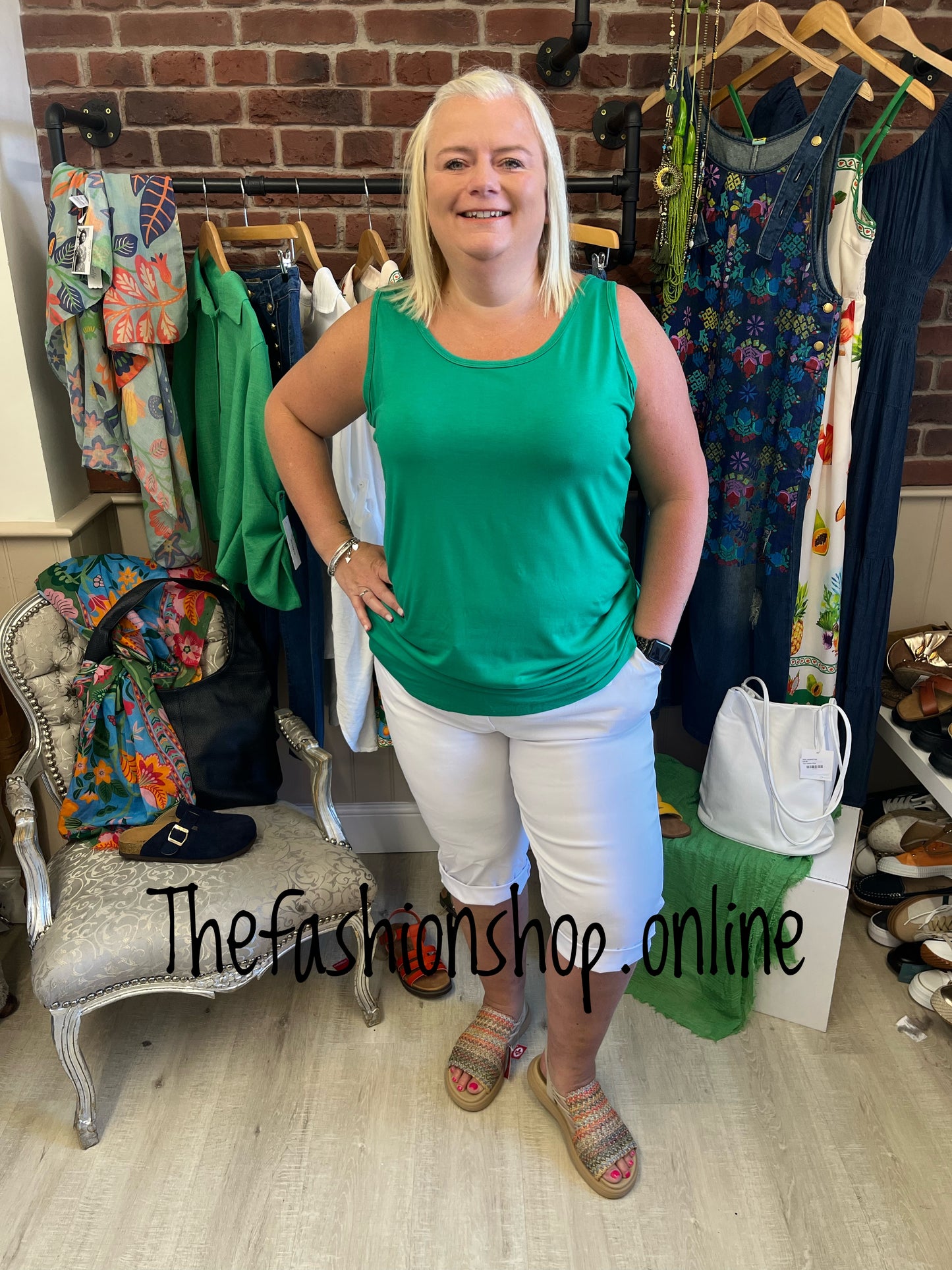 Plus size Bright Green quality round neck vest 18-24