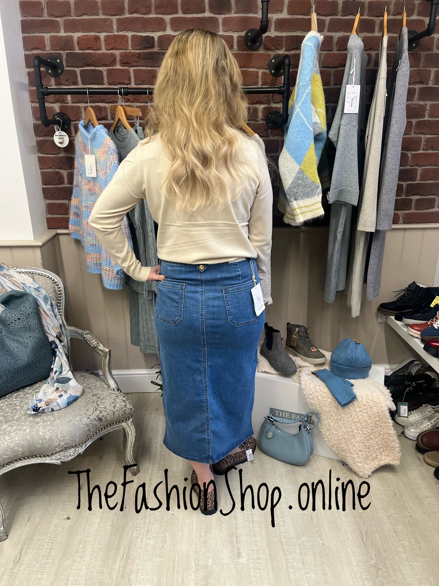 Freya denim button skirt sizes 8-16