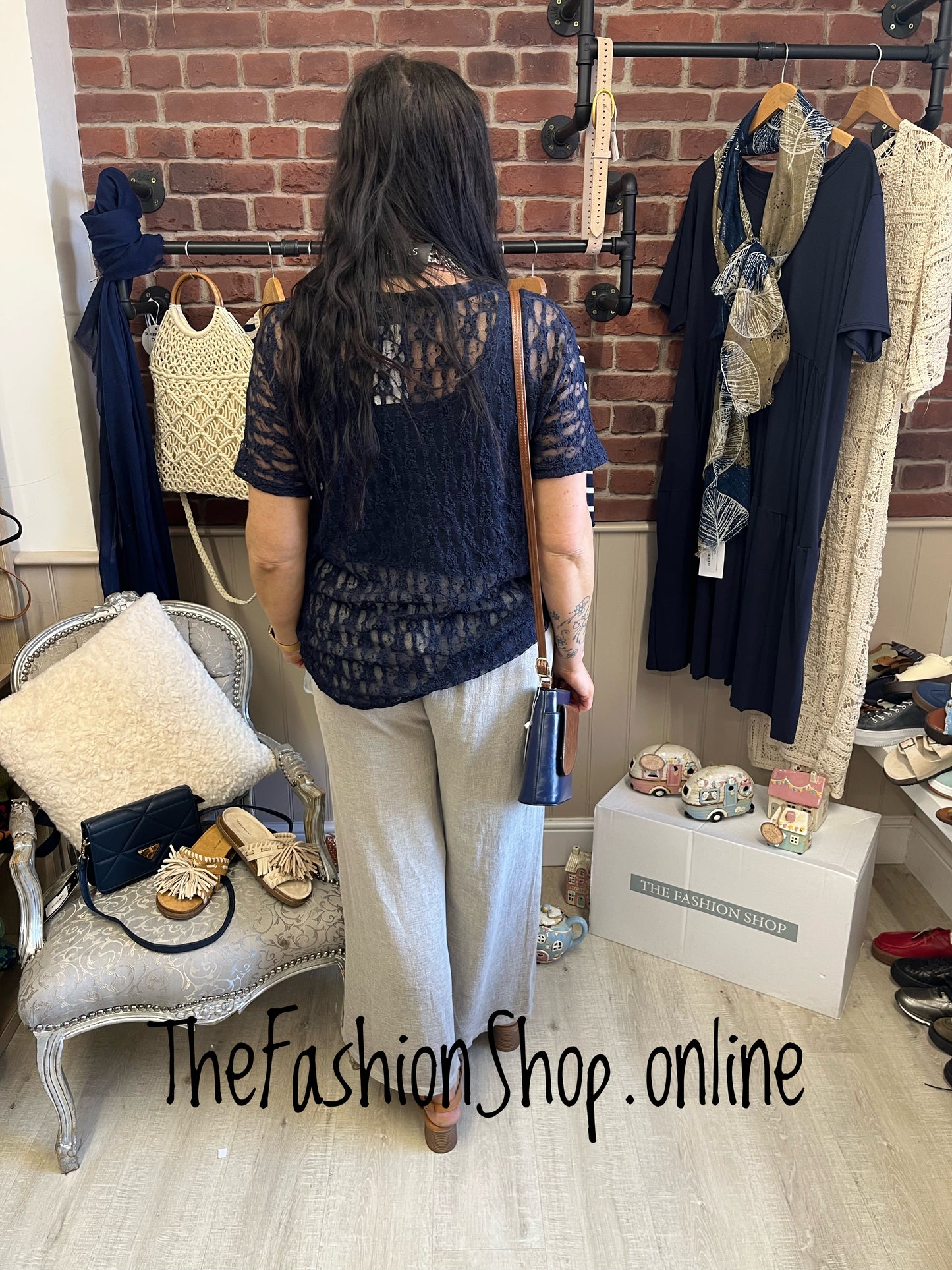 Bonnie navy short sleeve lace top 14-20