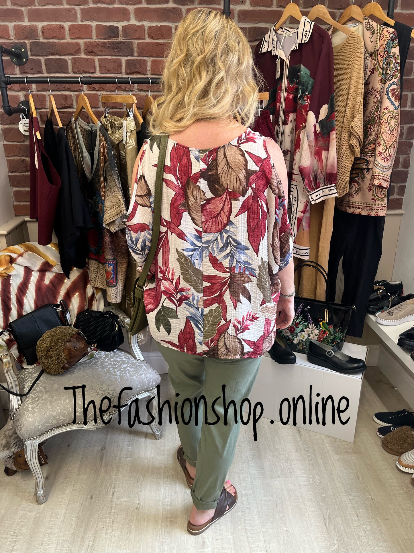 Marilyn wine wild leaf cold shoulder top 12-18