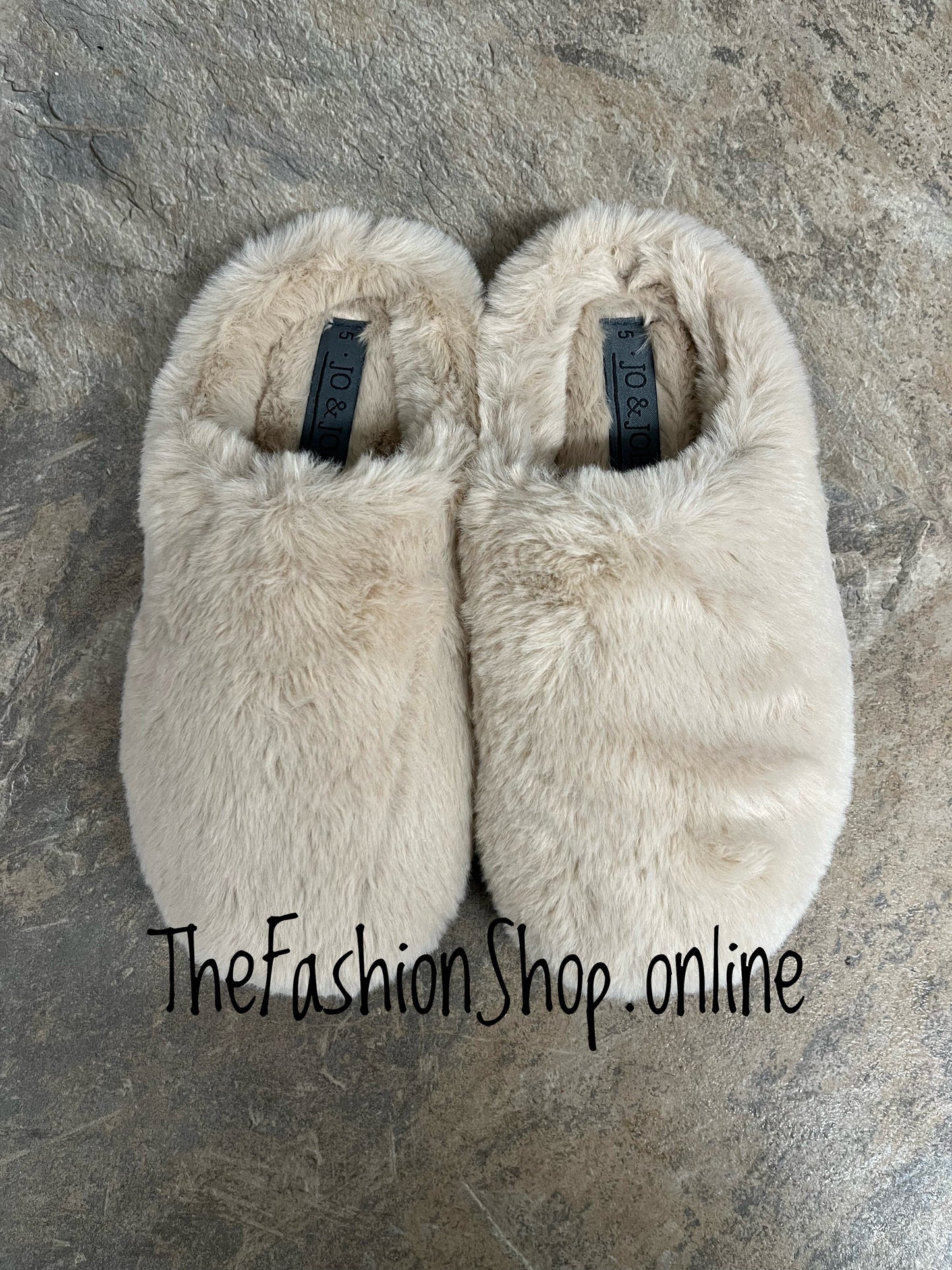 Jo & Joe Callie beige slippers sizes 3-8