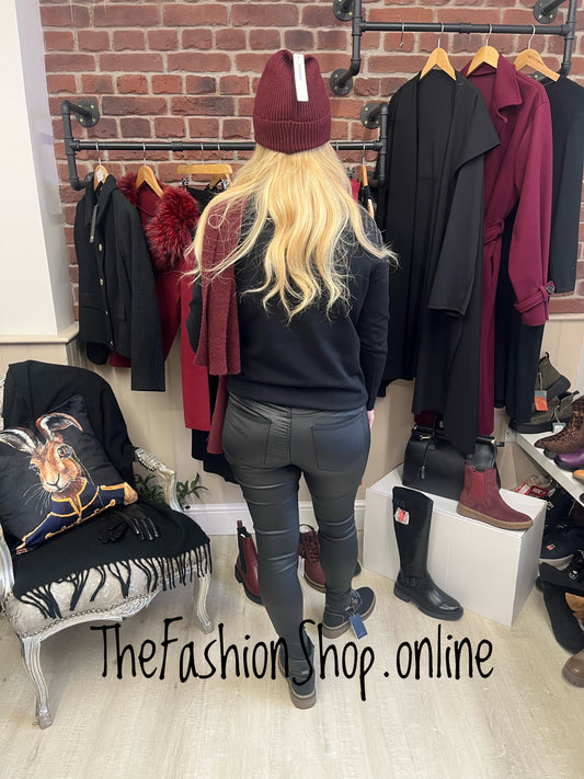 Black round neck jumper sizes 10-16