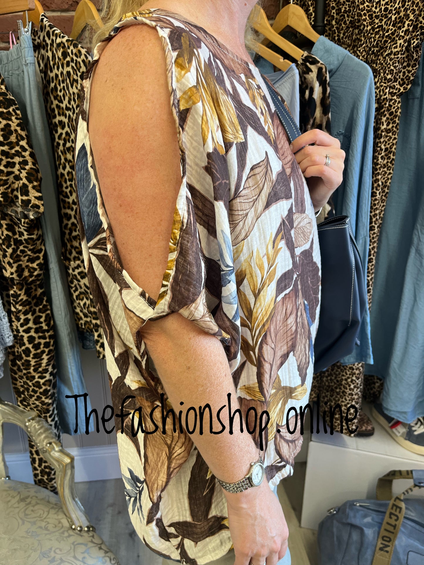 Marilyn brown wild leaf cold shoulder top 12-18