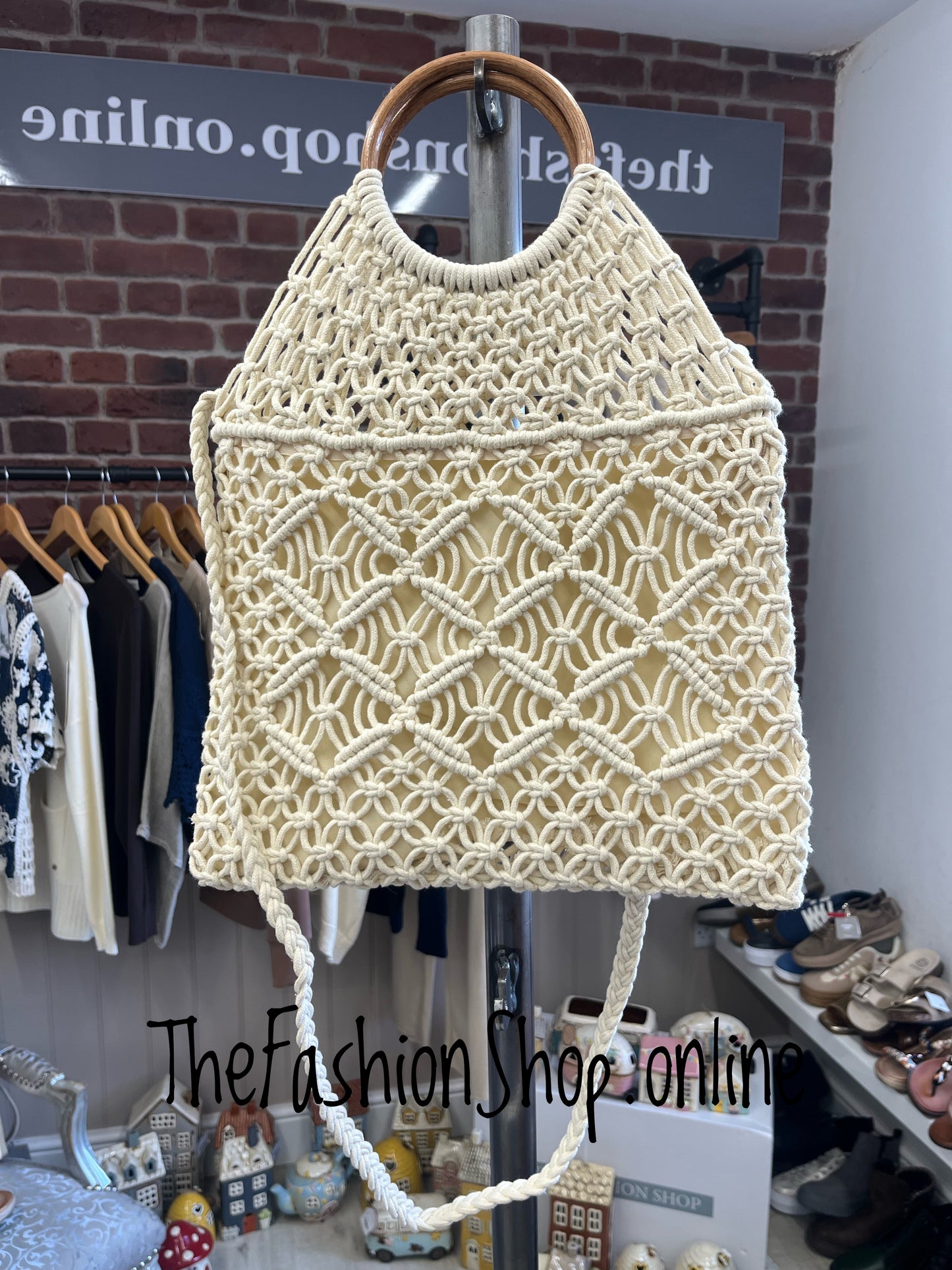 Lottie beige macrame bag with wooden handles