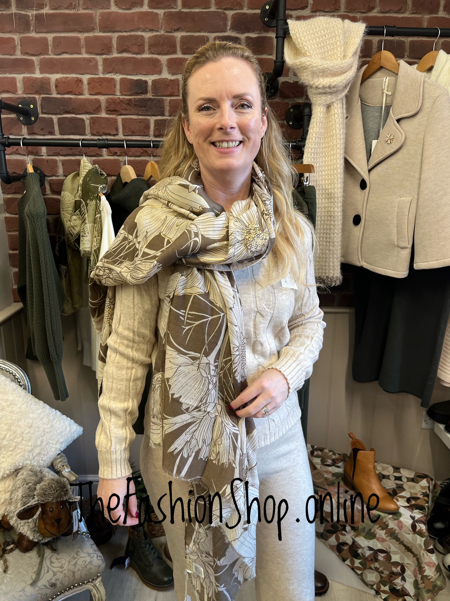 Zelly brown and cream flowers scarf