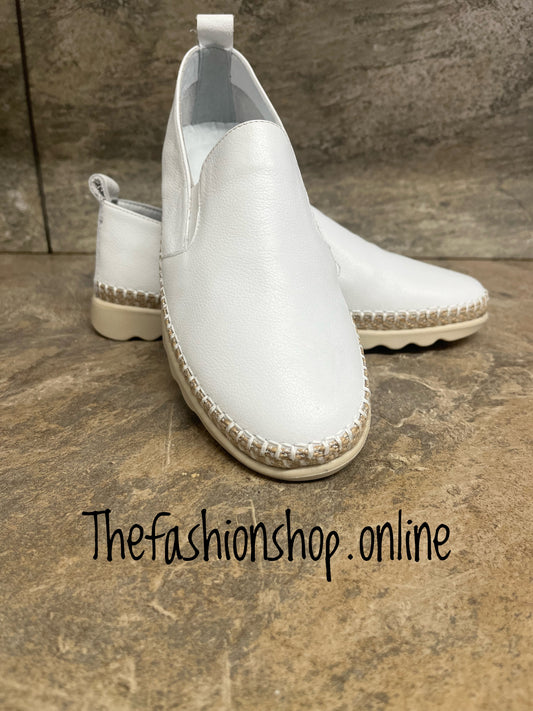 Fiona white leather pump sizes 4-9 (37-42)