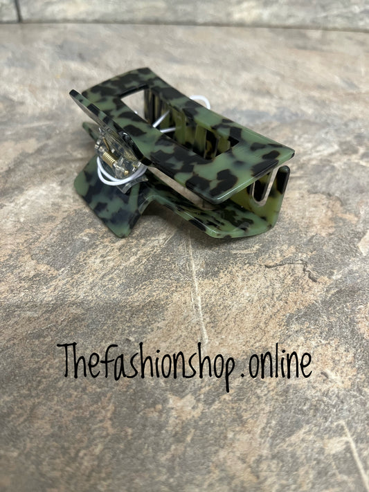 Red Cuckoo khaki and black claw clip