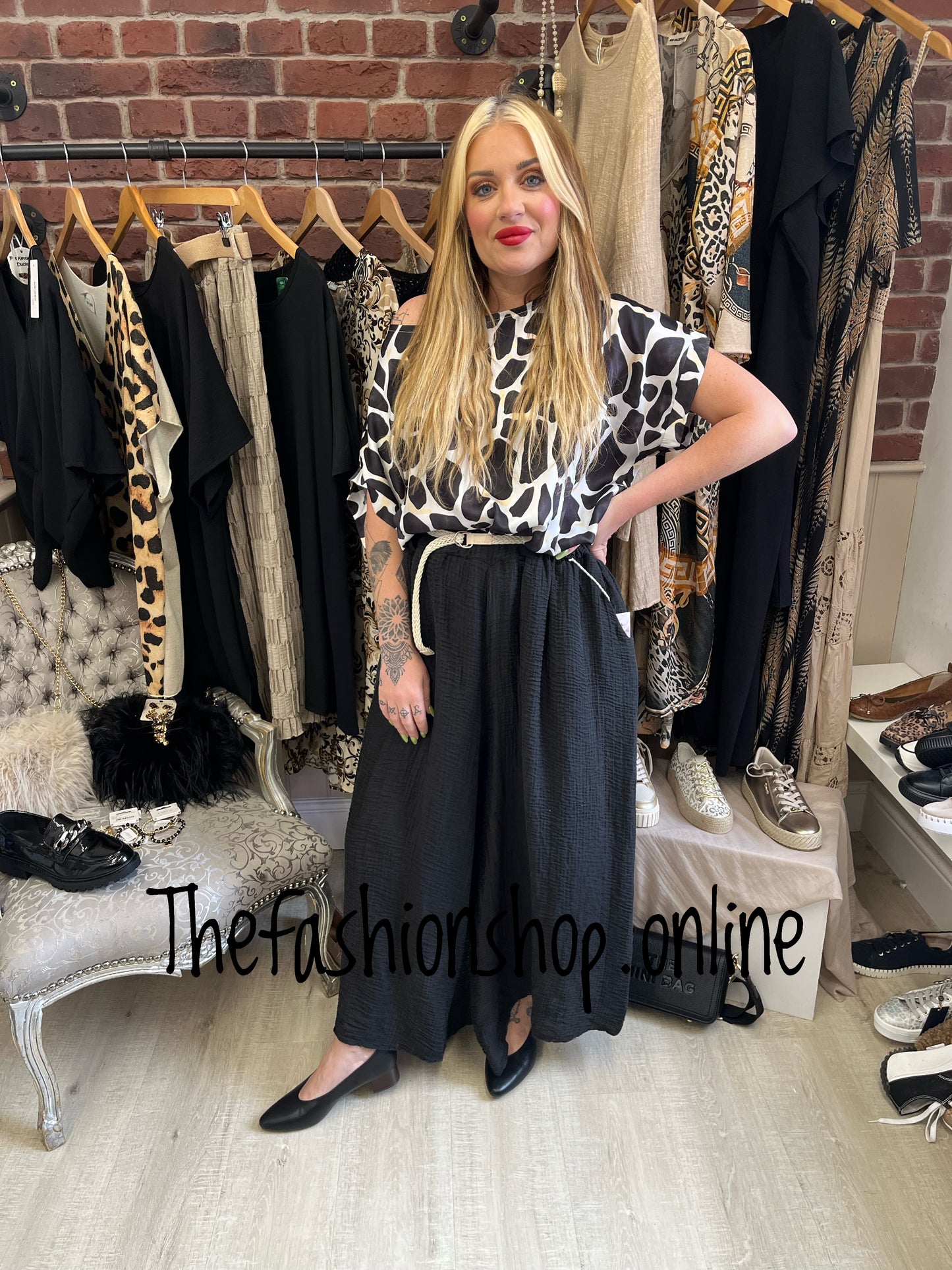Fly Out Black and white giraffe print top 12-18