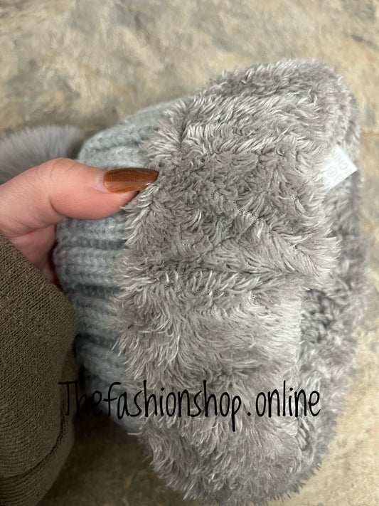 Grey cable fleece lined pompom hat