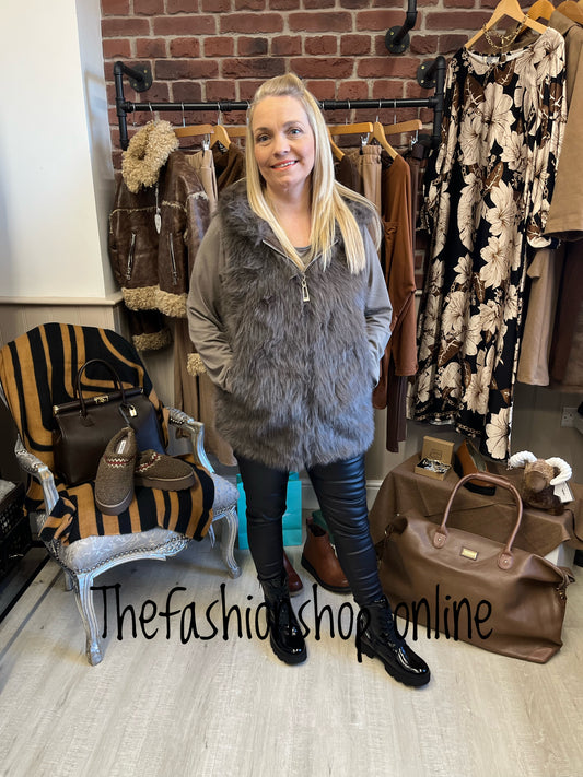 Kelsie brown faux fur hooded gilet 8-10 and 12-14