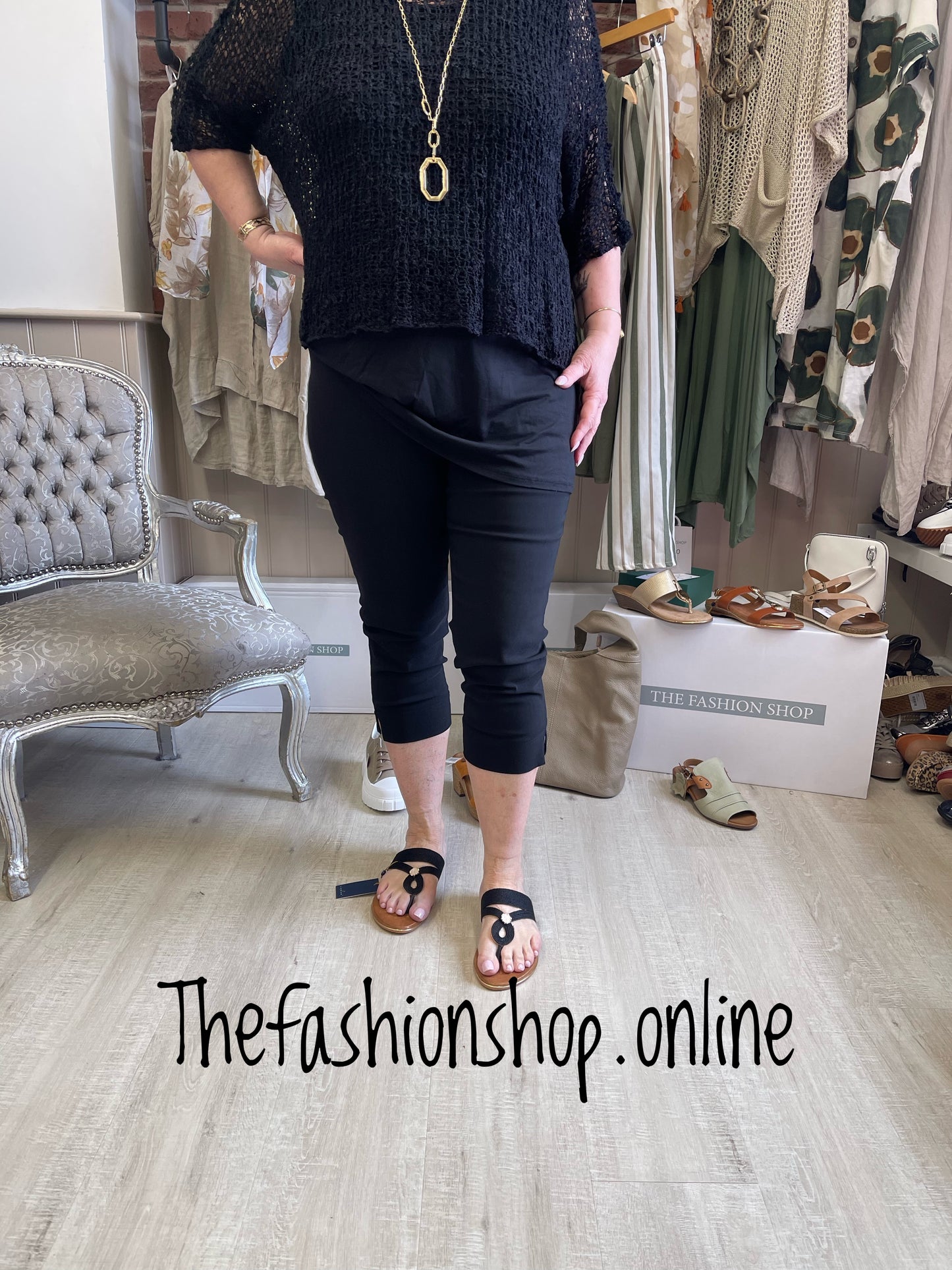 Robell Marie black crop trousers 22 inch inside leg sizes 12-24