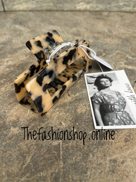 Red Cuckoo camel and black claw clip