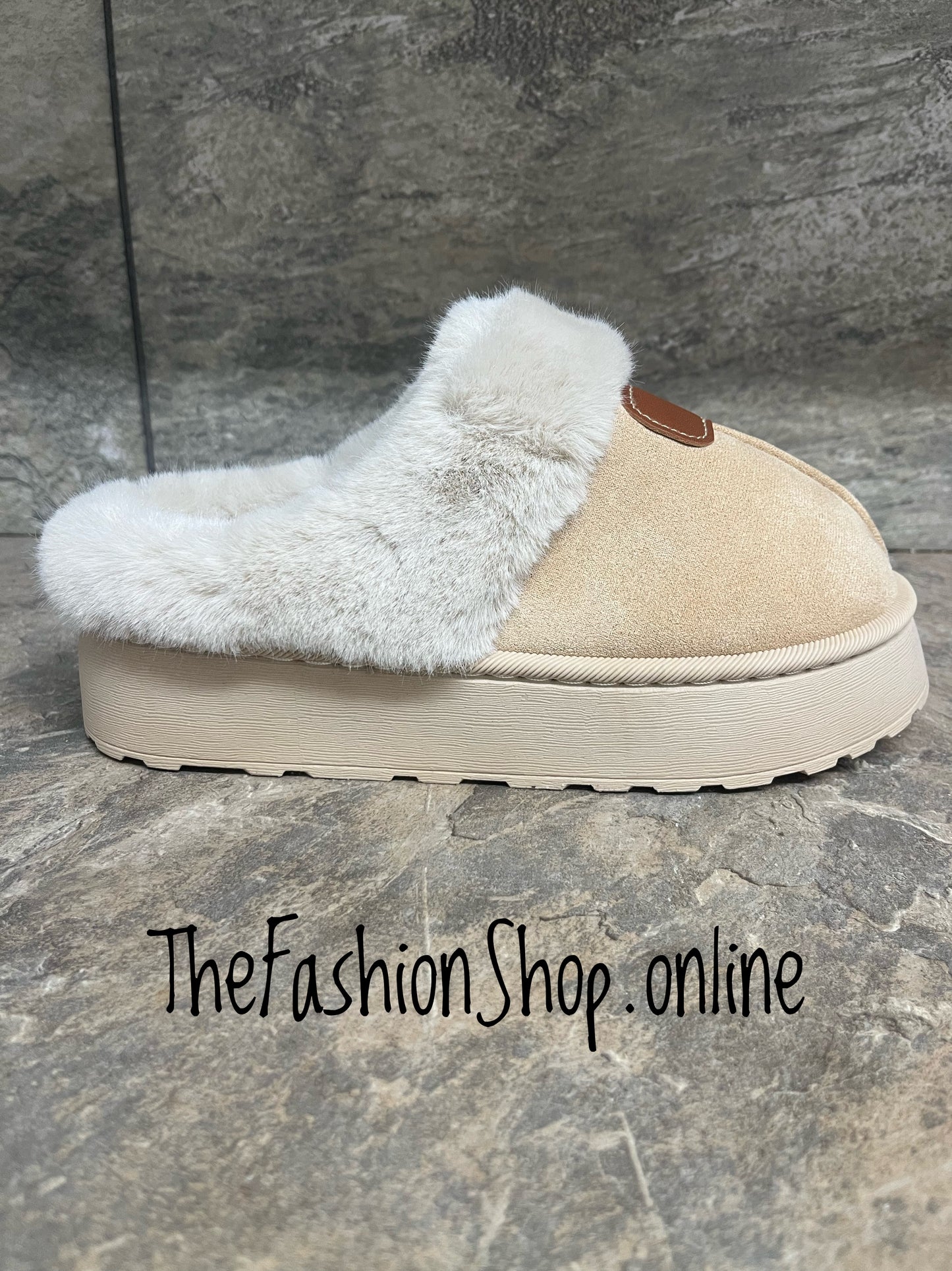 Beige faux fur trim slippers sizes 3-8 (36-41)
