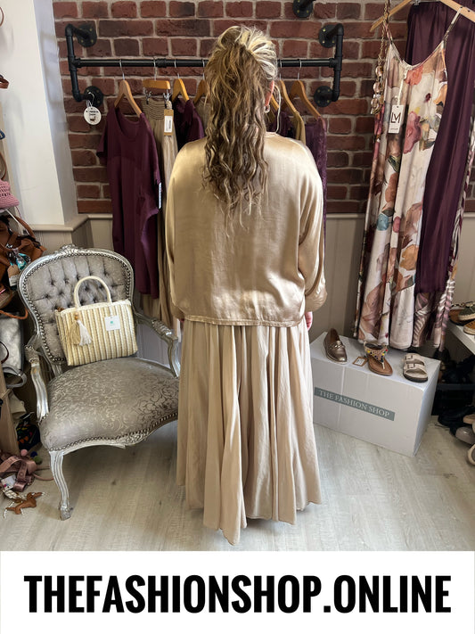 Remi gold button up blouse 10-16