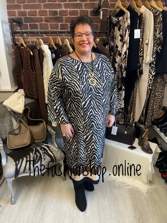 Luxor silk feel dress 18-22