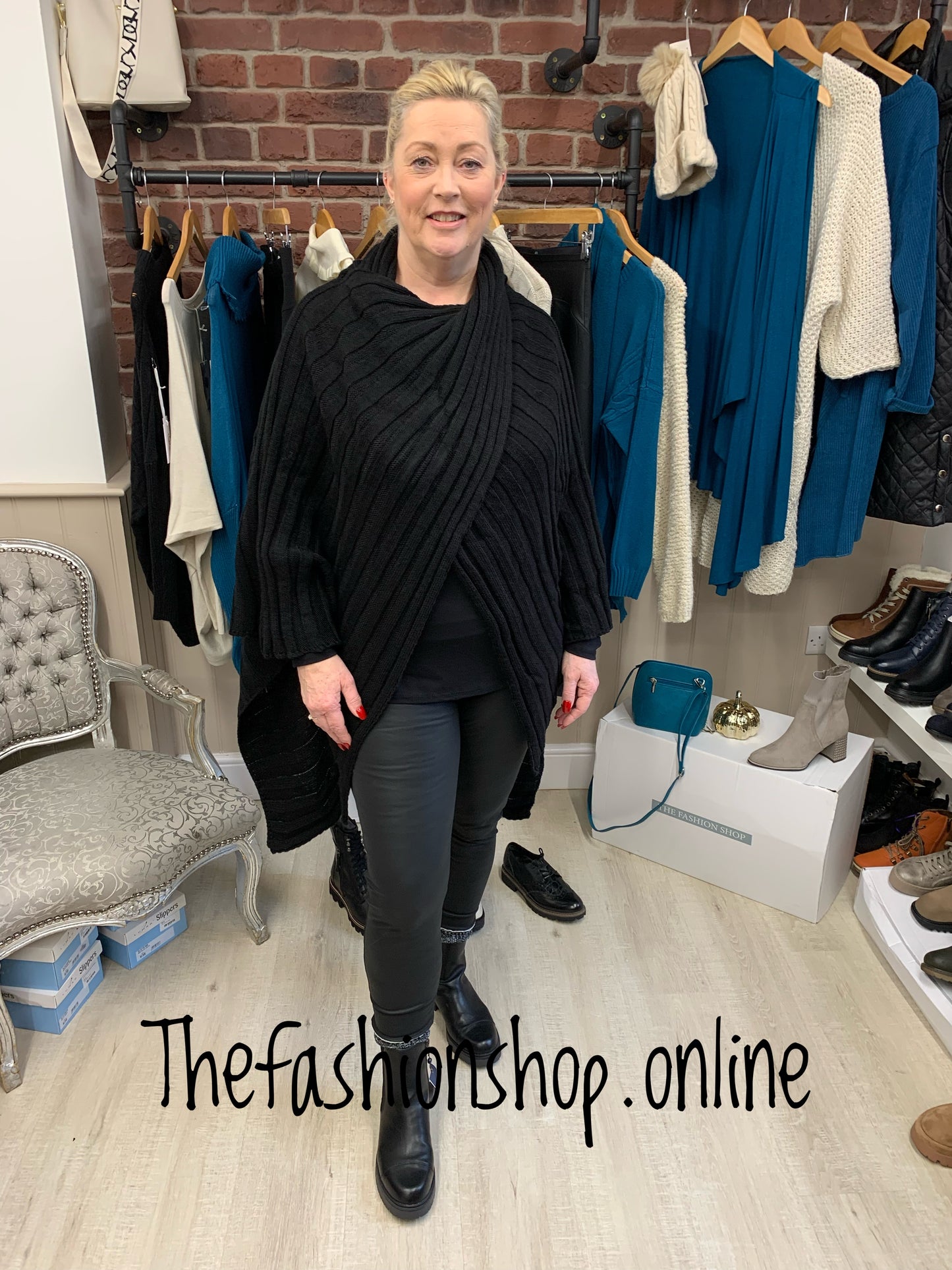 Black wool mix ribbed cape - free size