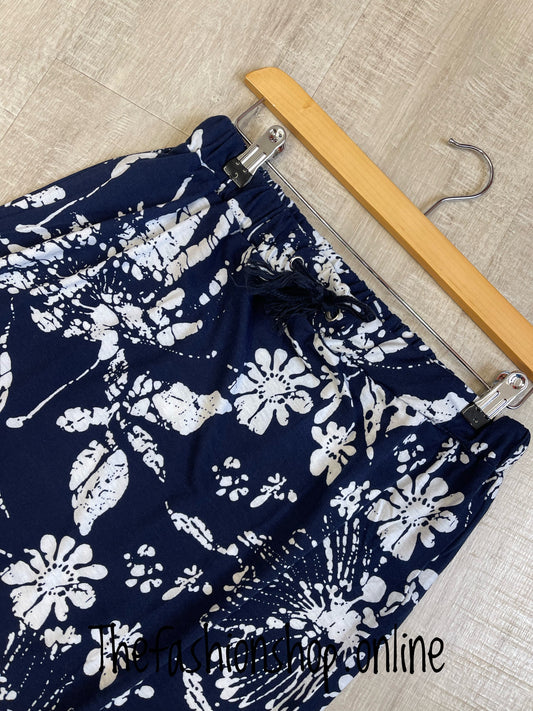Navy and white floral skirt sizes 12-18