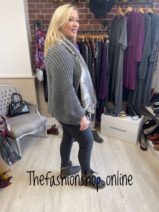Charcoal Grey chunky knitted shrug - free size