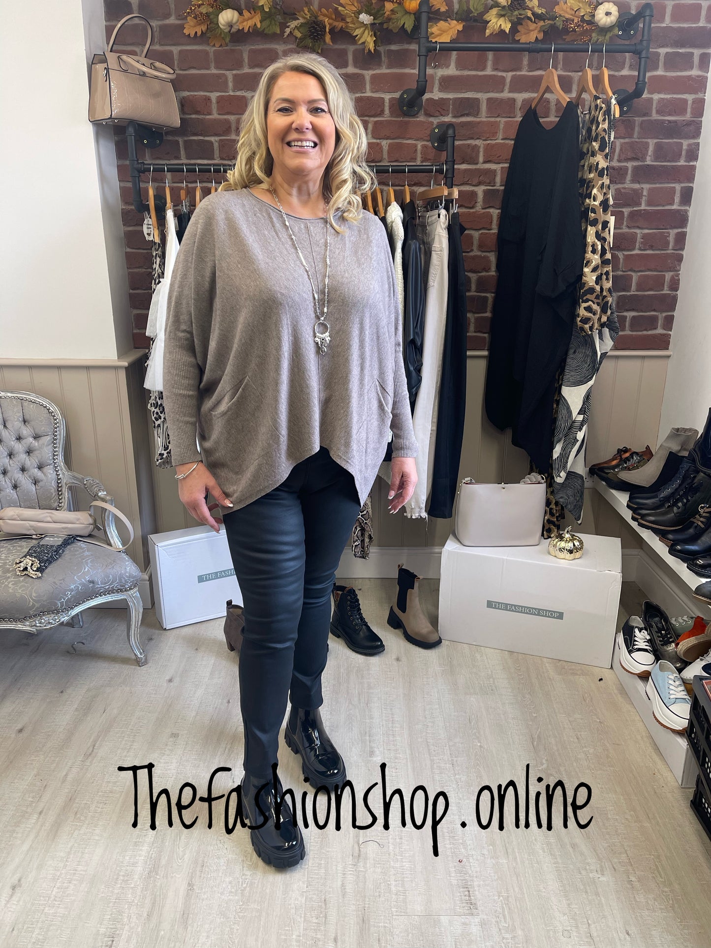 Mocha shaped hem with pockets jumper 12-18