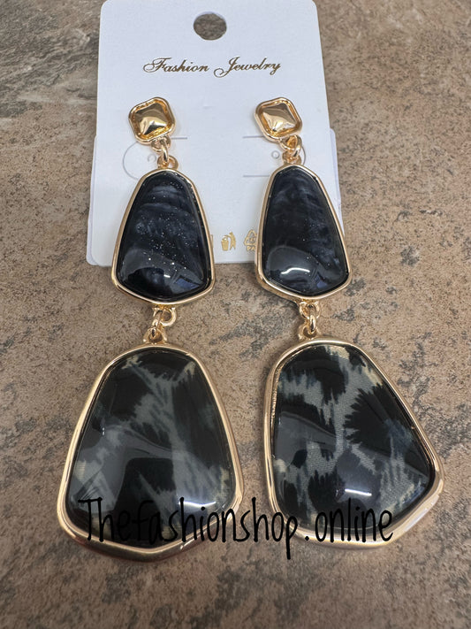 Akira Earrings in Black