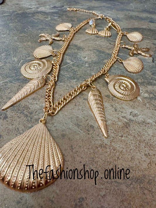 Seashell statement necklace and earrings set