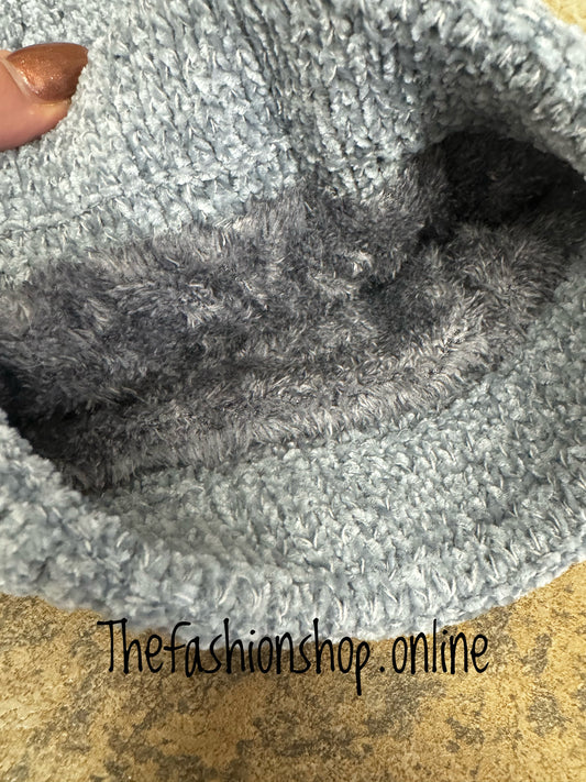 Grey chenille fleece lined pompom hat