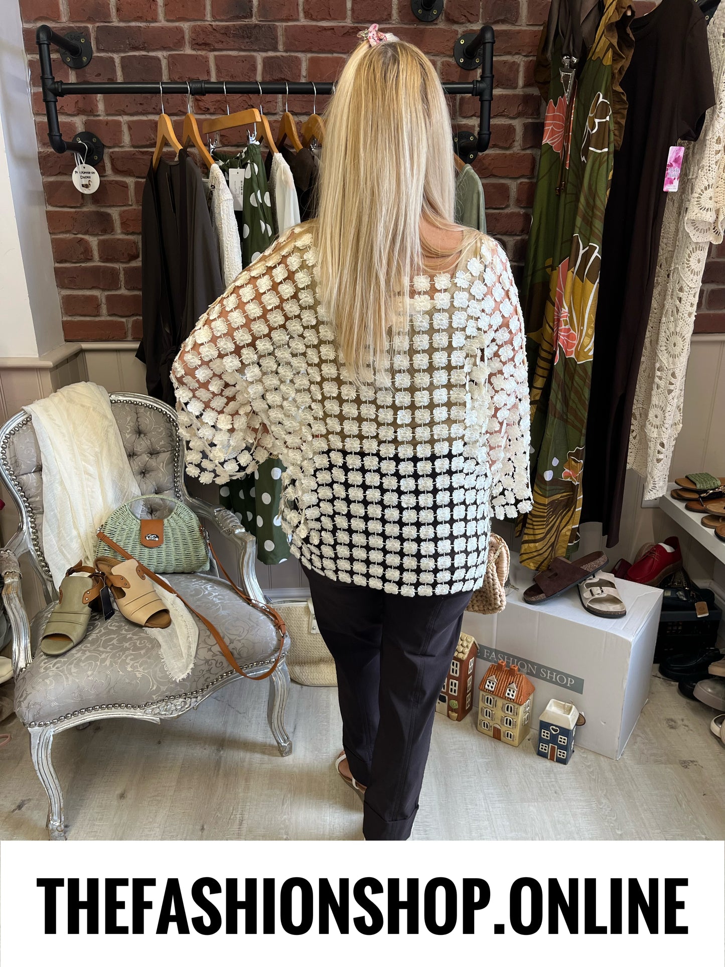 Aurora cream daisy layering top 10-18