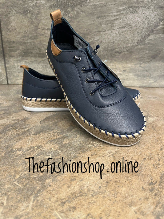 Ivy navy leather pump sizes 4-9 (37-42)