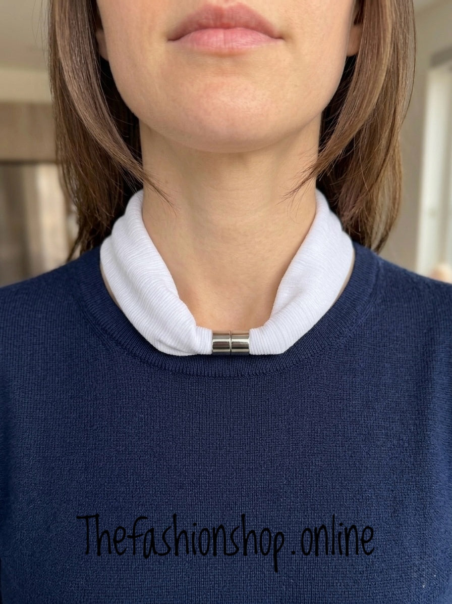 Tomasina White ribbed magnetic scarf