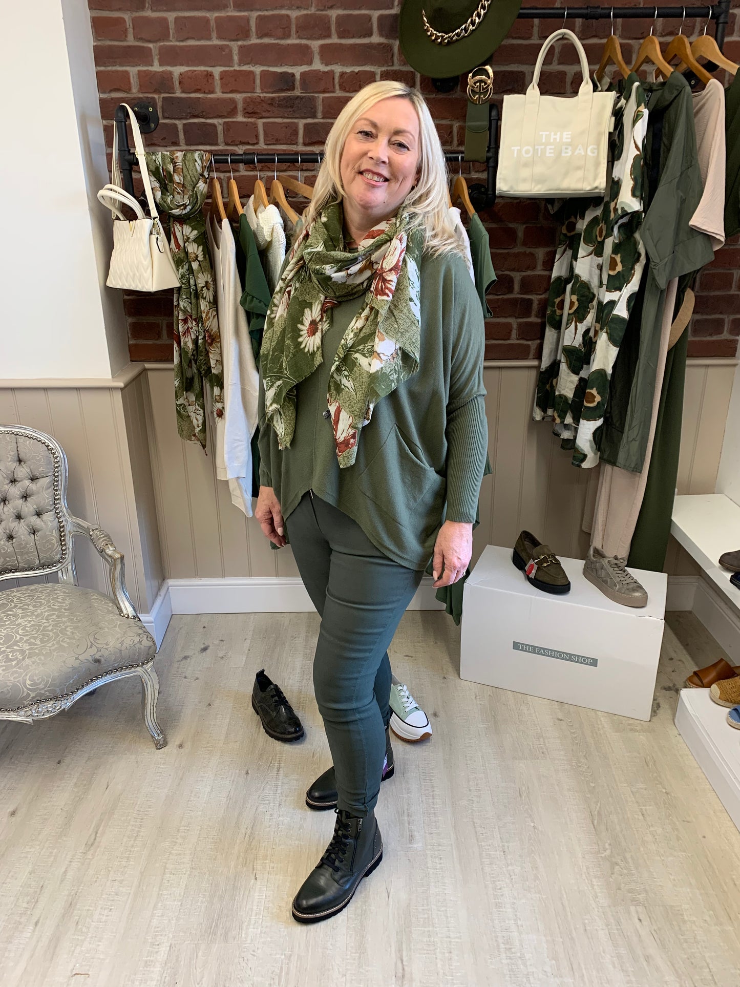 Khaki shaped hem with pockets jumper 12-18
