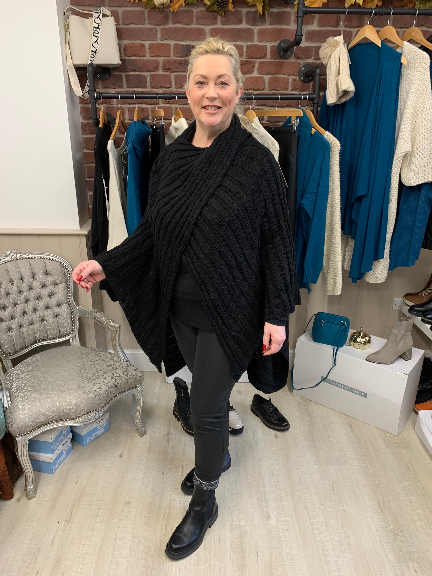 Black wool mix ribbed cape - free size