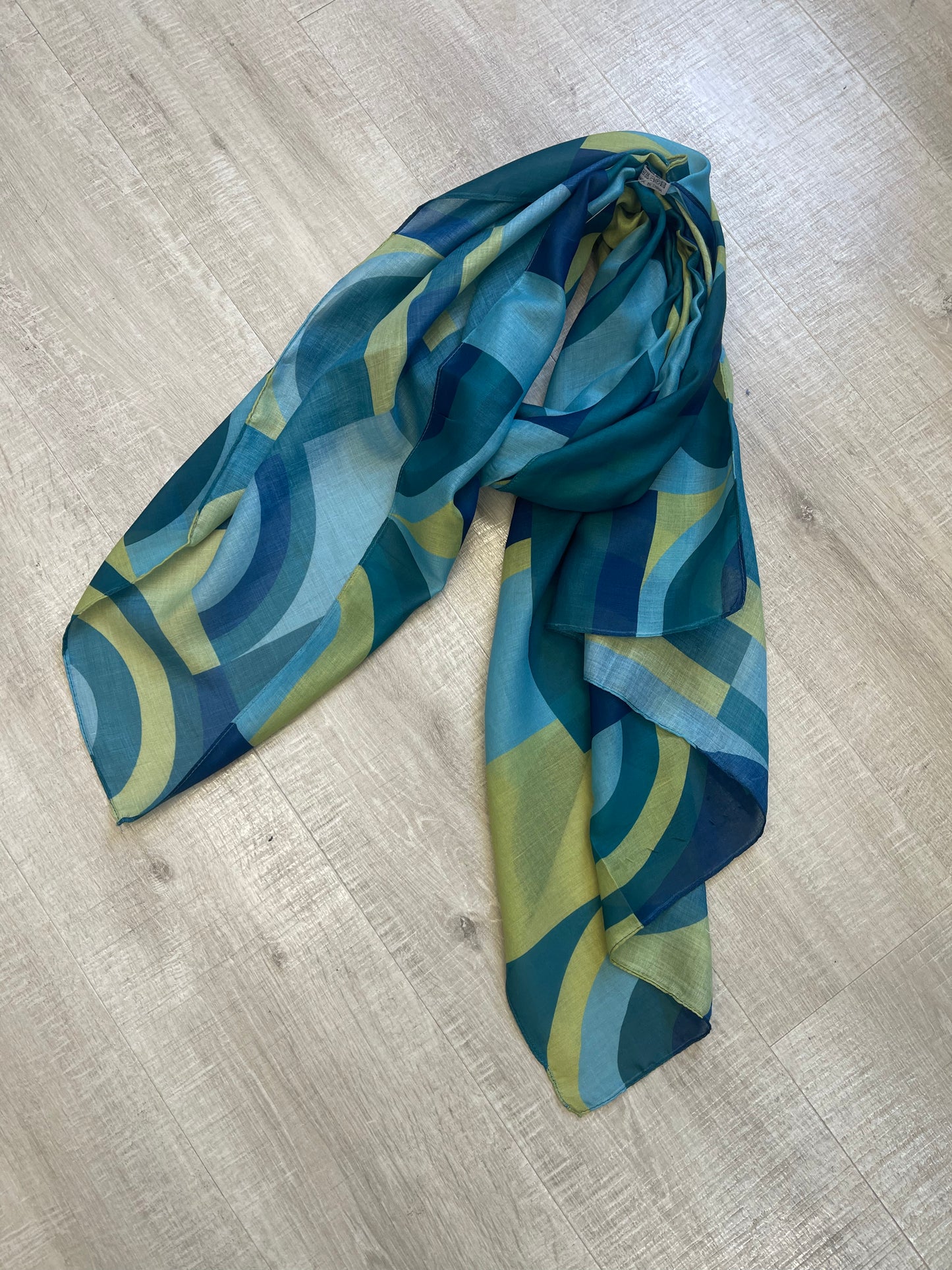 Lua geometric shapes scarf