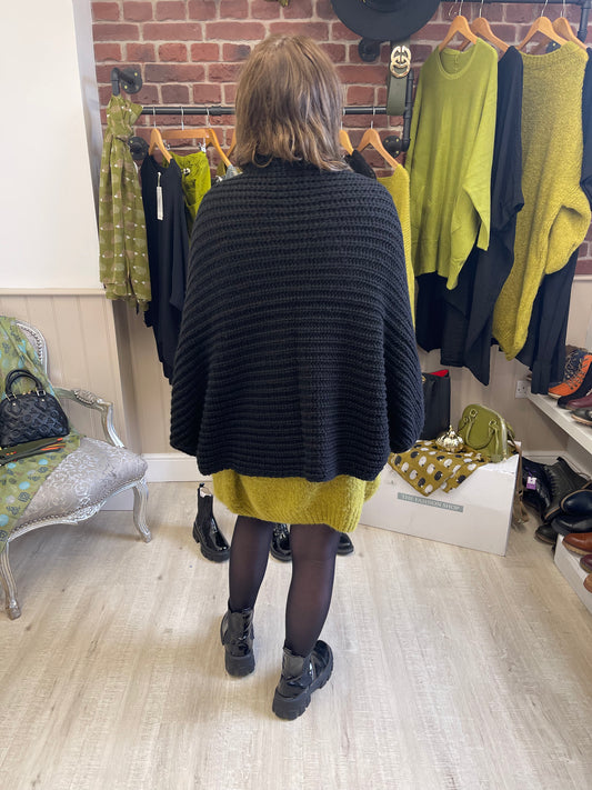 Black chunky knitted shrug - free size