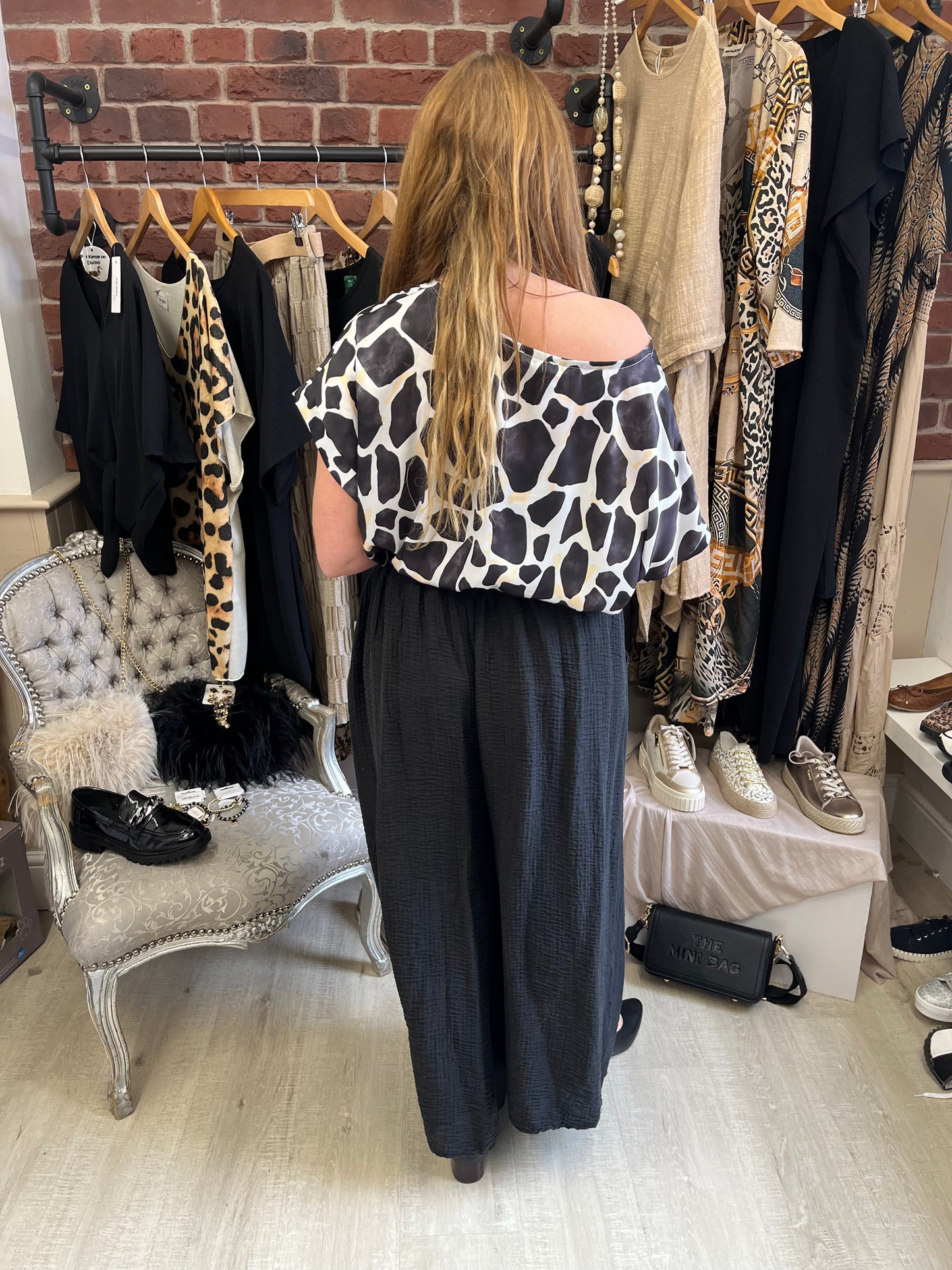 Fly Out Black and white giraffe print top 12-18